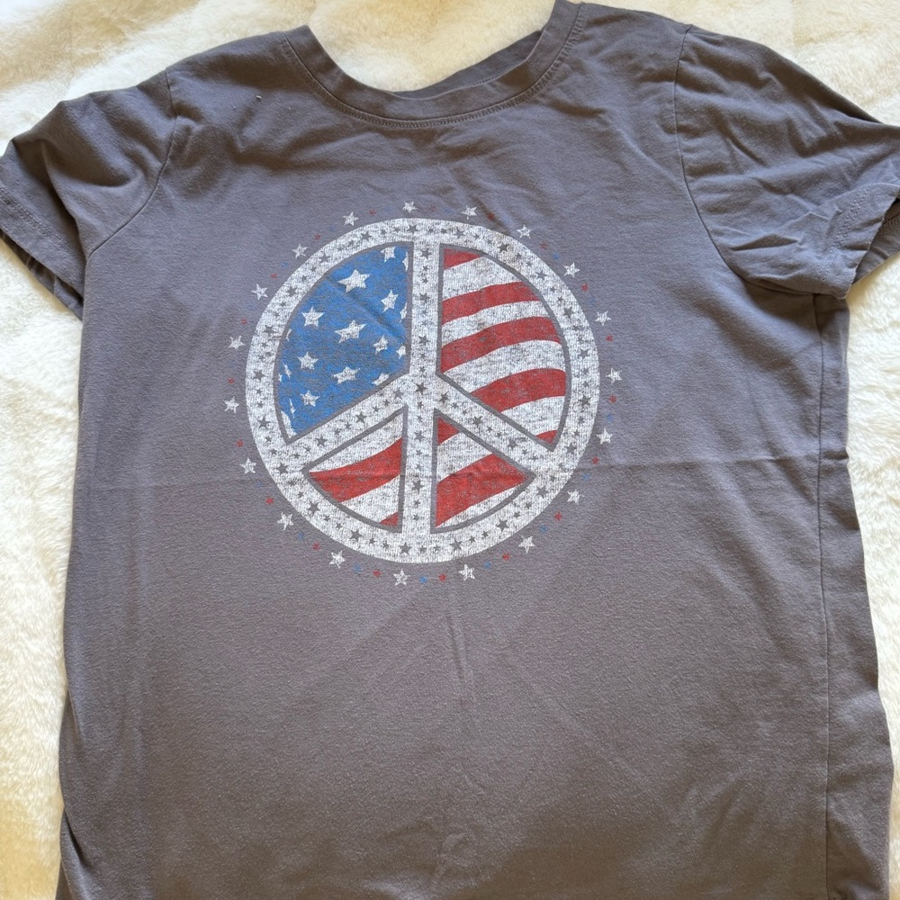 gray shirt